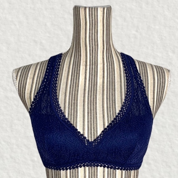 Victoria’s Secret Crochet Lace Lined Bralette - Picture 1 of 7